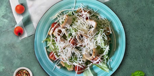 Салат Цезарь с курицей