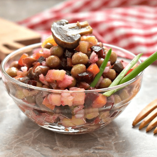 Винегрет с маринованными грибами