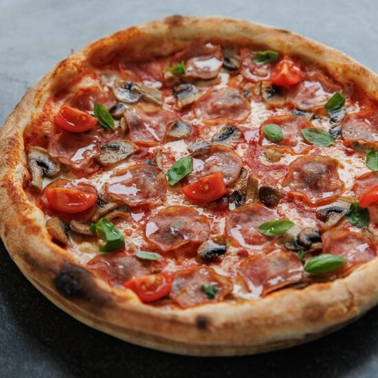 д Пицца с  ветчиной и шампиньонами