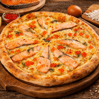 Пицца Царская с лососем и икрой
