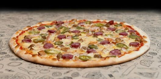 Пицца «Колбаски и перчик»