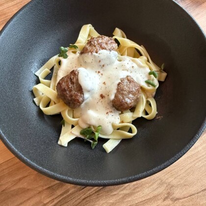 Фрикадельки в соусе бешамель