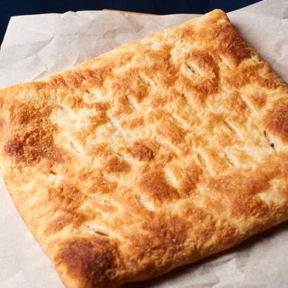 Слоеное хачапури с ветчиной и сыром