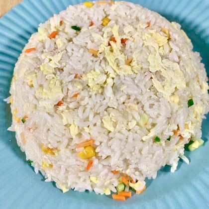 Жареный рис с овощами