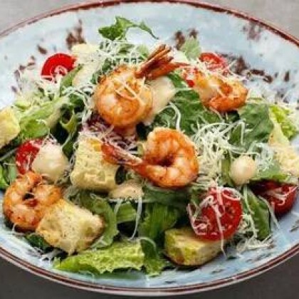 Салат «Цезарь» с тигровыми креветками