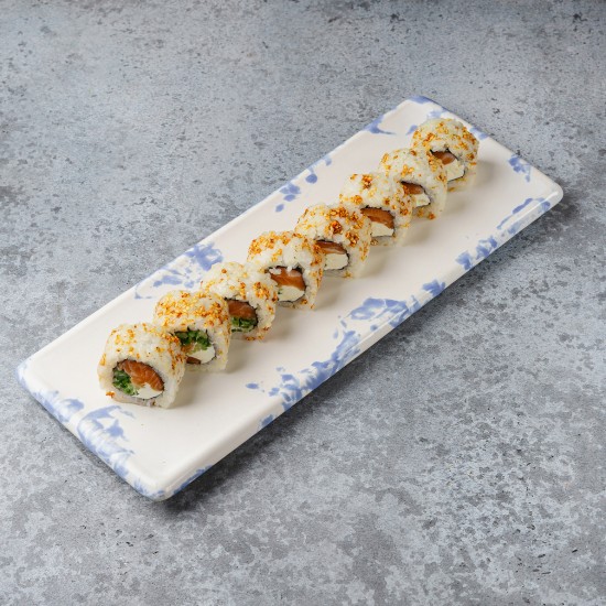 Ролл с лососем и огурцом