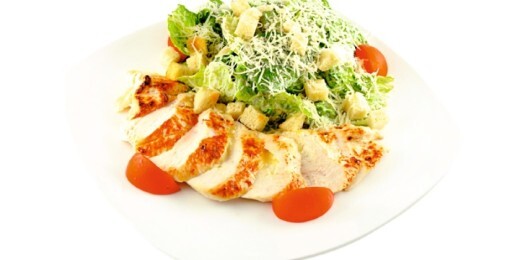 Салат цезарь с курицей