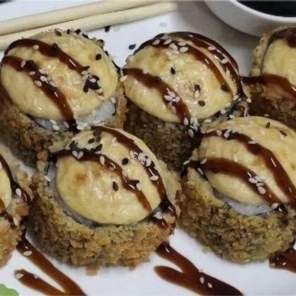 Запечённый жареный ролл с креветкой