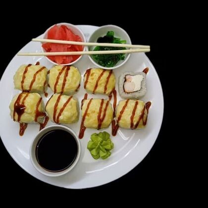 Запеченный с креветкой под спайси соусом