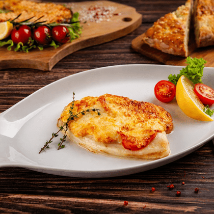 Филе Тилапии, запеченное с помидорами и сыром