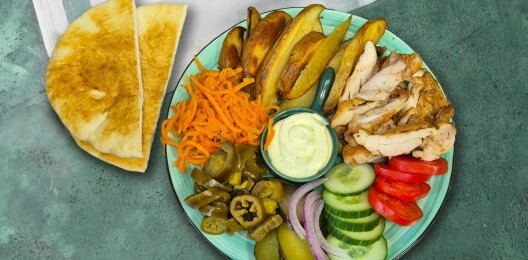 Шаверма на тарелке Мексиканская