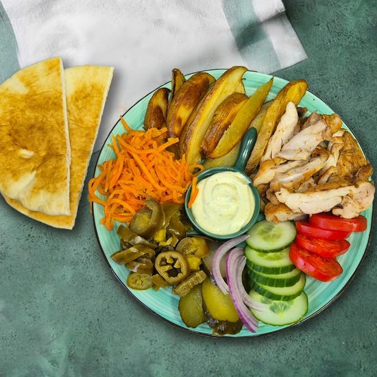 Шаверма на тарелке Мексиканская