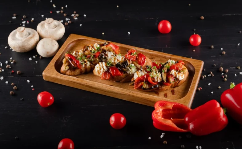 Брускетта с печеным баклажаном