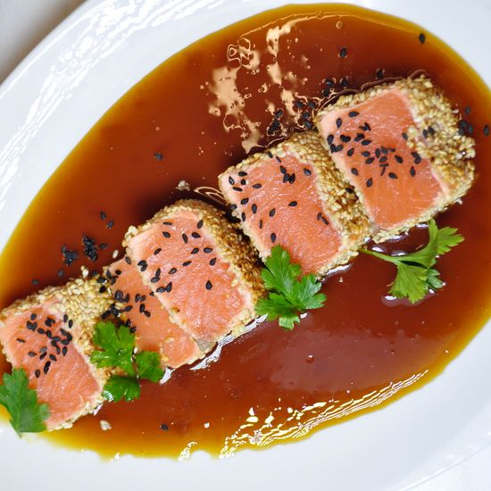 Татаки из лосося в соусе апельсиновый понзу