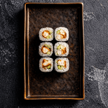 Маки ролл с угрем и огурцом