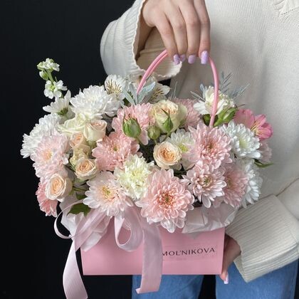 Цветочная композиция в сумочке 💕