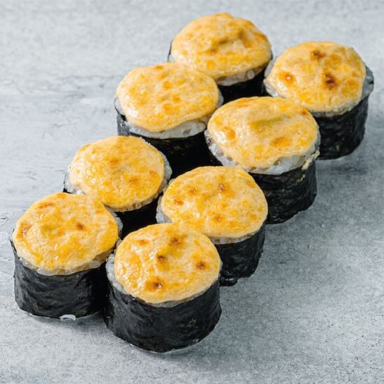 Запеченный ролл с копченой курицей