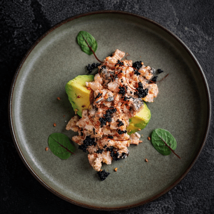 Тар-тар из угря и креветок