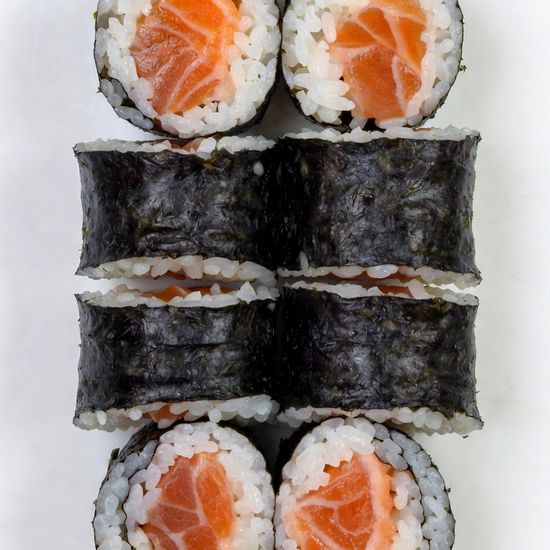 Мини-ролл с лососем