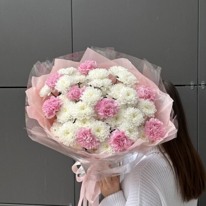 Вау букет из хризантем и диантусов