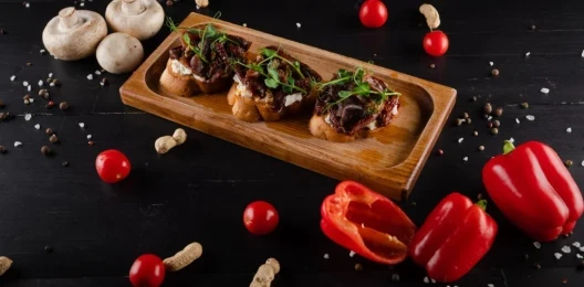 Брускетта вяленой уткой