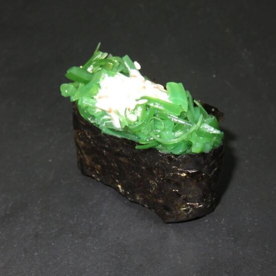 Гункан с чука салатом 5шт.