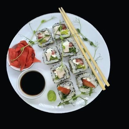 Ролл «Цезарь» с курицей