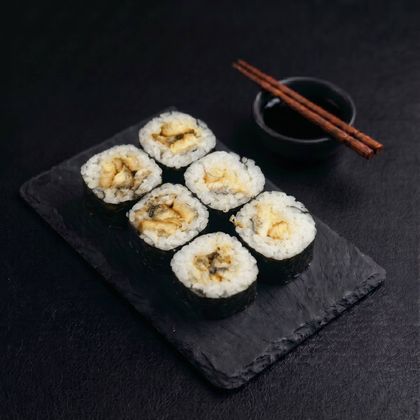 Маки с угрем