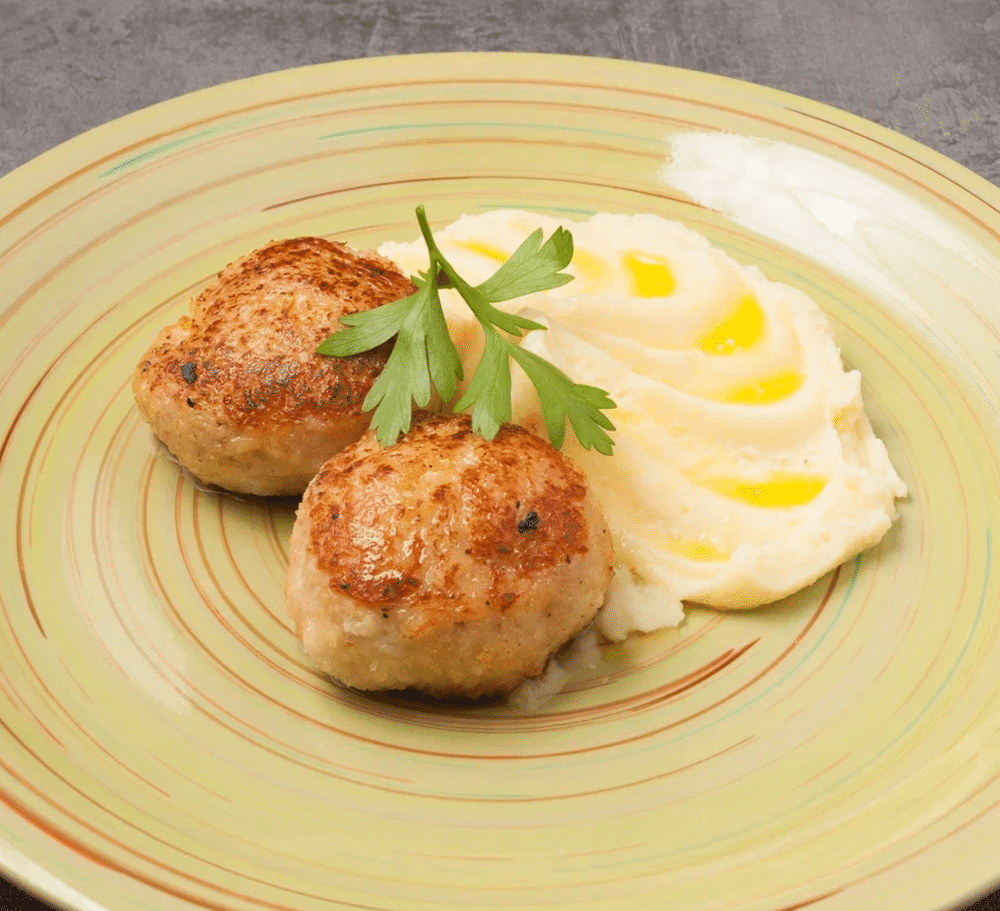 Две куриные котлетки с пюре