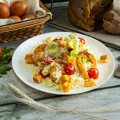 Салат «Цезарь с креветками»