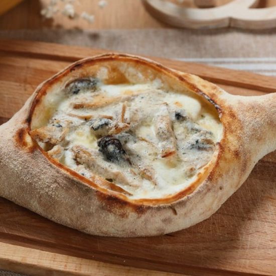 Хачапури по-аджарски с грибами и курицей