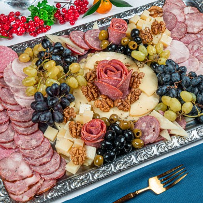 "Королевская нарезка" монастырские сыр и колбасы, на компанию 25-35 человек