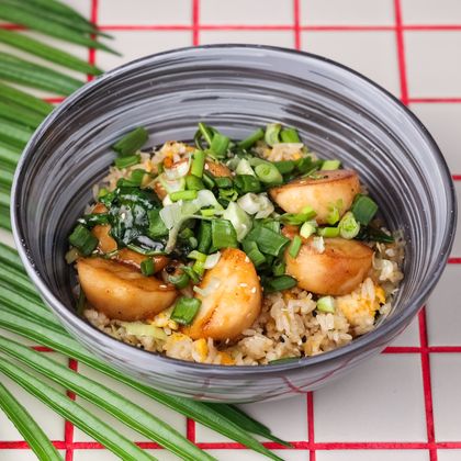 Тяхан с морским гребешком.