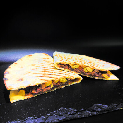 Кесадилья с рваной говядиной