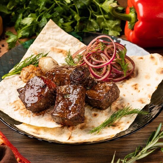 Шашлык из говяжьей печени с курдюком