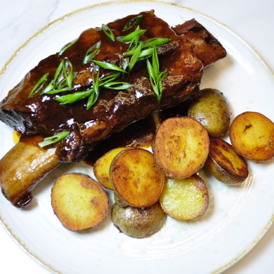 Ребра кальби с картофельным гратеном