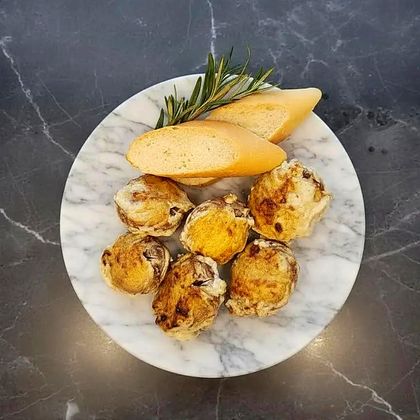 Грибы шампиньоны на углях