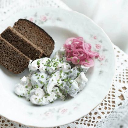 Грузди соленые, со сметаной