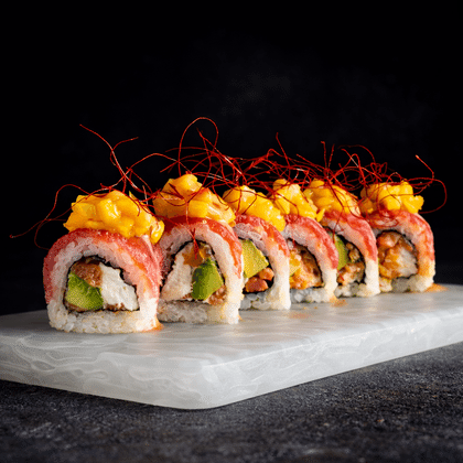 Ролл Никкей с тунцом и манго