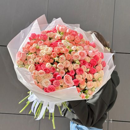 Букет из кустовых нежных роз вау эффект