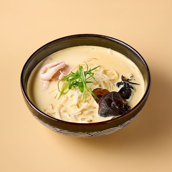 Сливочный суп с кальмаром