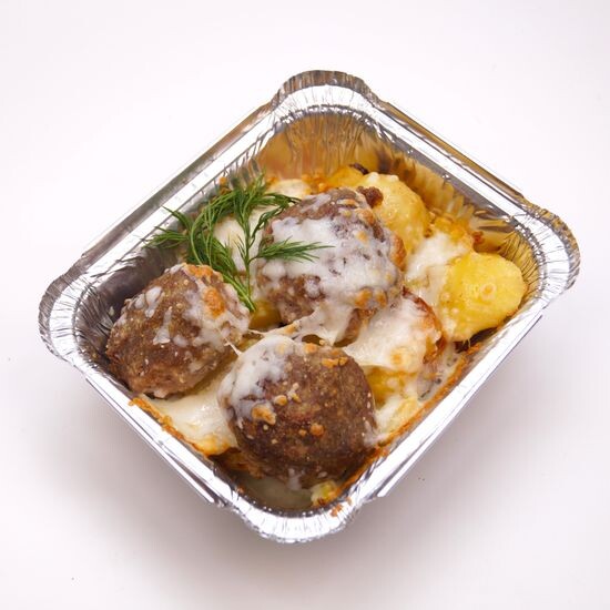 ФРИКАДЕЛЬКИ В СЛИВОЧНОМ СОУСЕ С КАРТОФЕЛЕМ