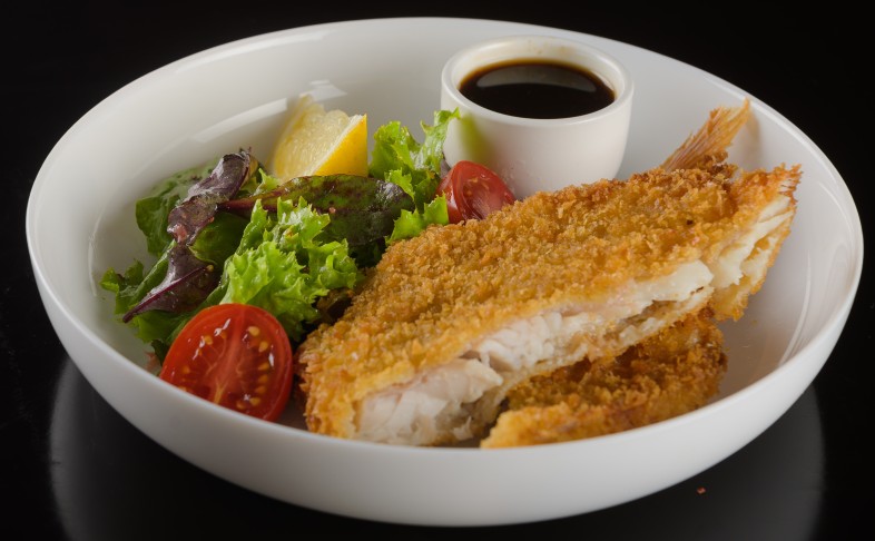 Морской окунь в панировке