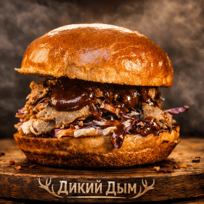 Бургер с рваной свининой