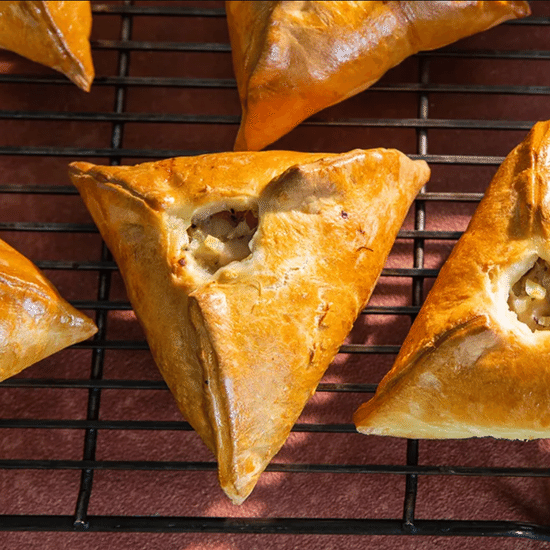 Треугольник с мясом птицы