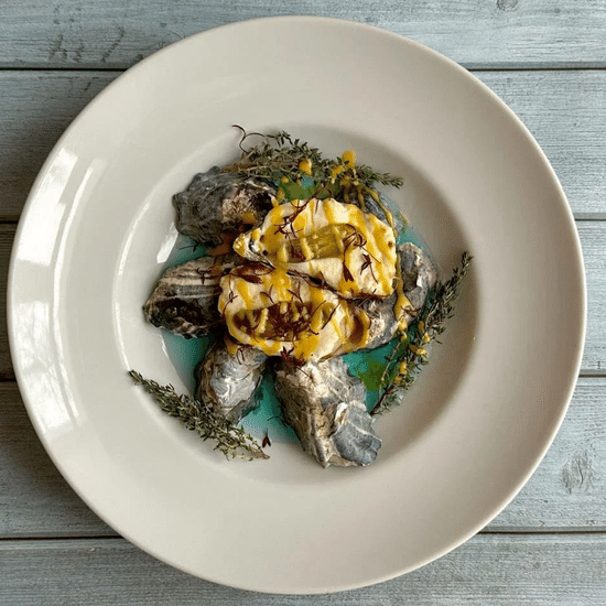 Две запеченные устрицы