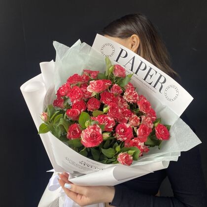 Яркие кустовые розы фаир воркс