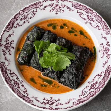 Голубцы с креветками  соусом Том-ям