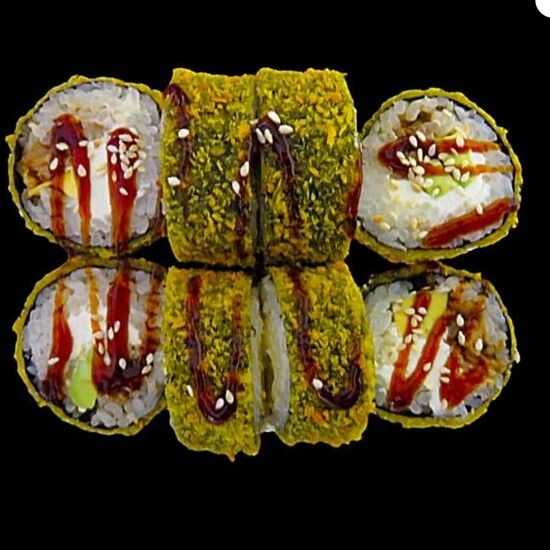 Жаренный ролл с угрем