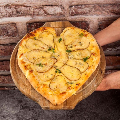 Пицца  Груша-Горгонзола